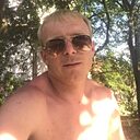 Белый, 33 года