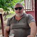 Tahir, 52 года